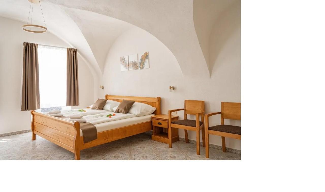 Penzion Kardinal Mikulov Bagian luar foto