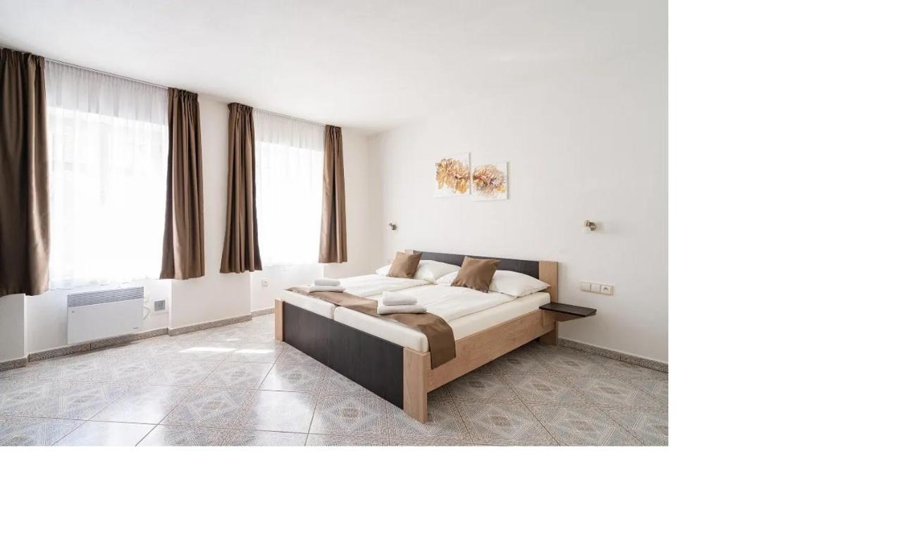 Penzion Kardinal Mikulov Bagian luar foto